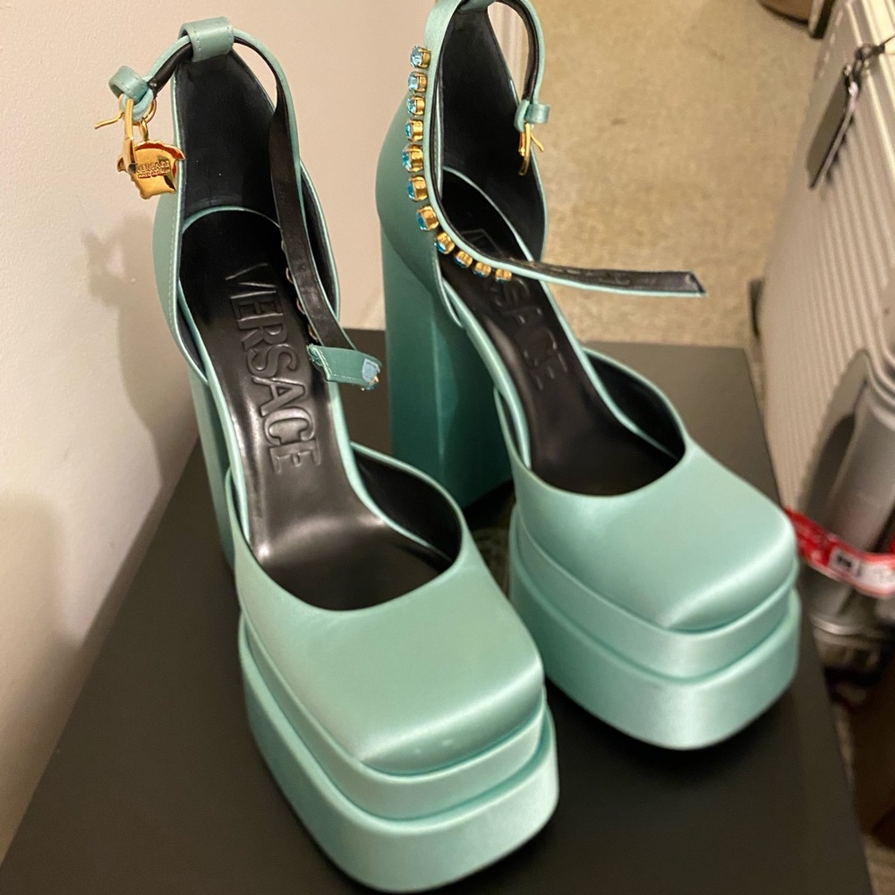 Versace Blue Medusa Aevitas Platform Pumps Heel 37 - Picture 2 of 6